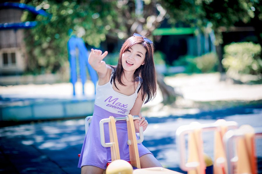 所以眼下，继续进攻对刘备来说，不但是后勤上的负担问题，更重要的是，根本攻不破，伊阙关犹如一道天堑一般横在洛阳与荆州之间，那种绝望的感受这半年来他不止一次感受到，哪怕是关羽、黄忠这等猛将数次亲自带队都被对方逼退的情况下，刘备已经不知道自己该以什么样的方式去支持曹操。